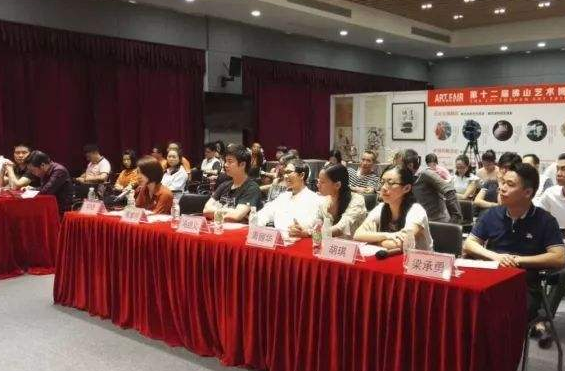 我市率先在全省开展了一系列“你检查我”的监督检查活动