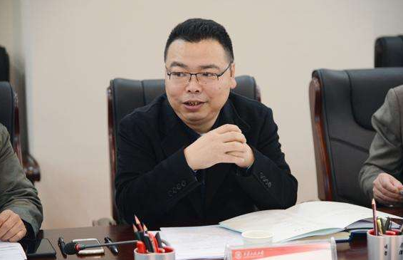 该市的政治和法律制度深化了以案例推动改革的推进会议